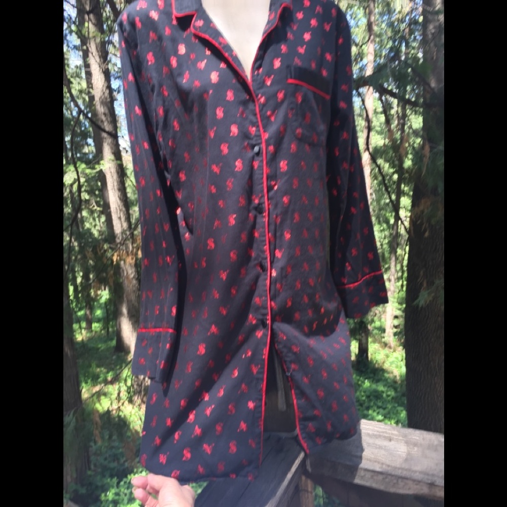 Vintage Victoria’s Secret sleepwear loungewear pajama top robe red and blk